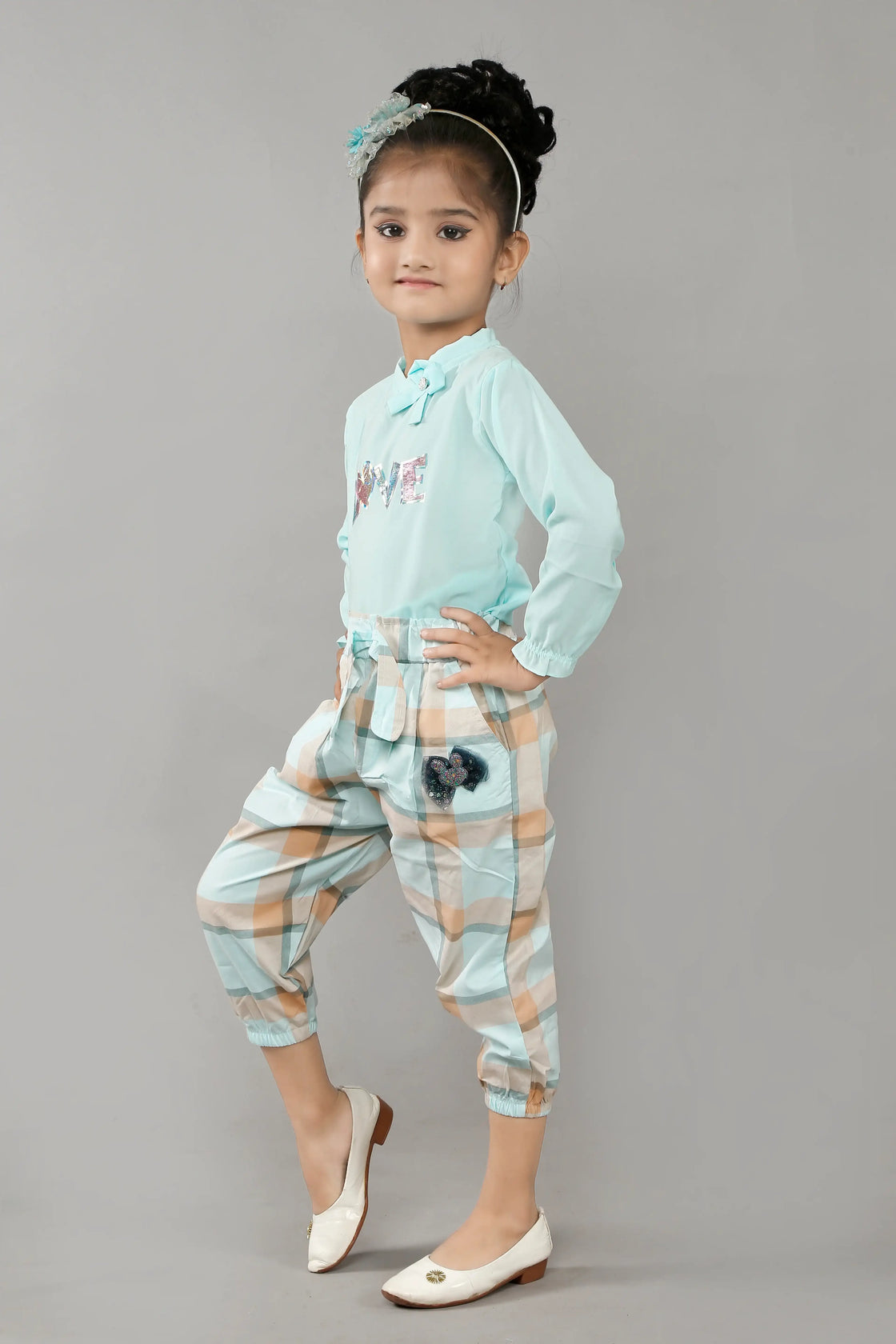 Eurynome Kidswear Girls- Multi Love Set – Georgette-Chiffon V-Neck Top with Metallic LOVE Sticker & Floral Bow, Pure Cotton Capri with Elastic, Stylish & Comfortable Playwear for Girls 3-6