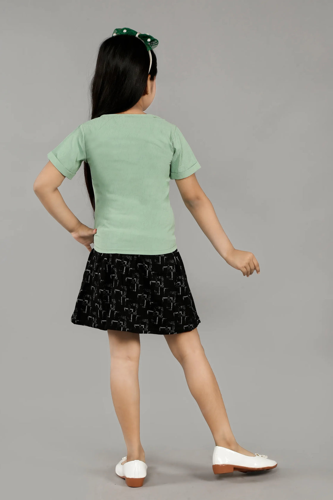 Eurynome Kidswear Girls – Chic Skirt & Top, Crushed Pink Collar Top, COCO Label, Jacquard Mini Skirt, Geometric Embossed Pattern, Stylish Ages 3-6.