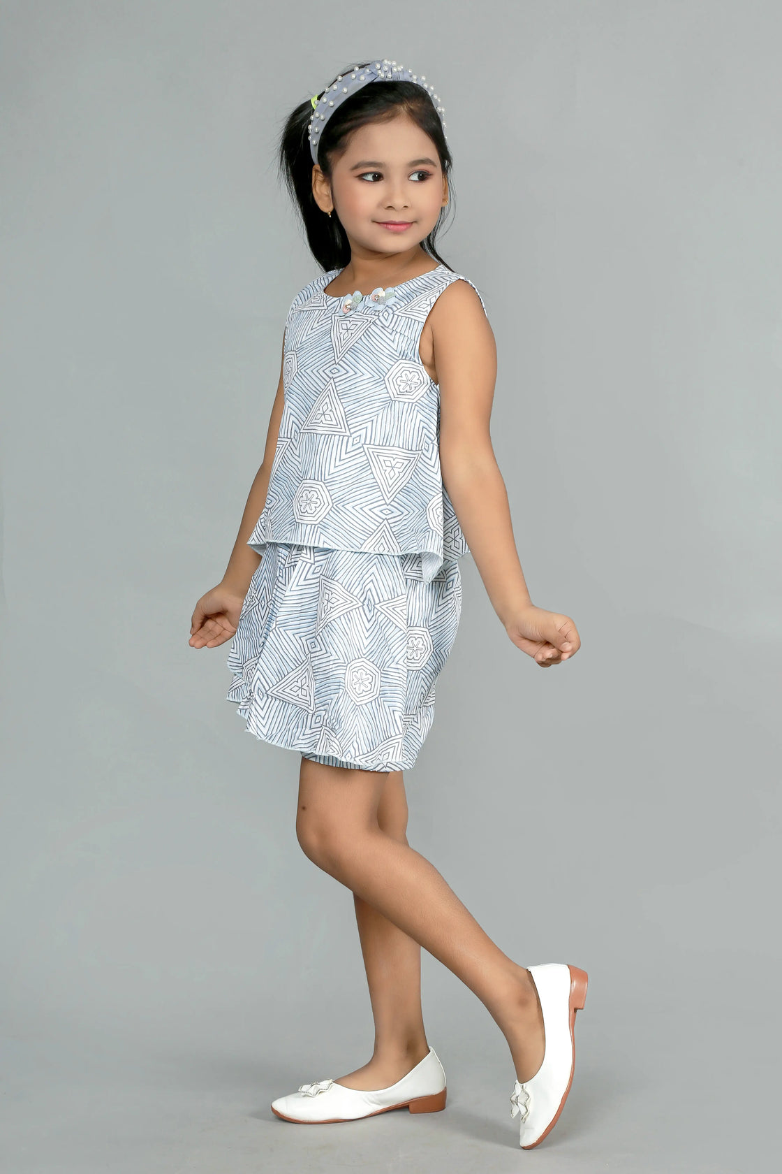 Eurynome Kidswear Girls – Geometric Romper Frock, Pure Cotton, Flowy Sleeveless All-Season Comfort, Handcrafted Neck Flower, Ages 3-6.