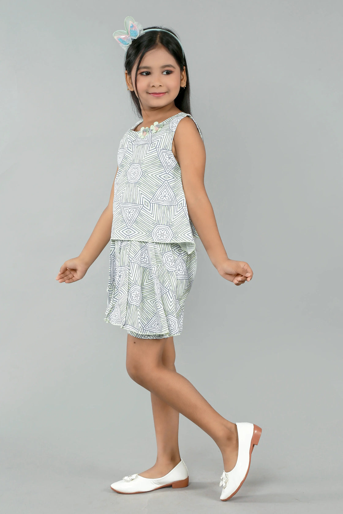 Eurynome Kidswear Girls – Geometric Romper Frock, Pure Cotton, Flowy Sleeveless All-Season Comfort, Handcrafted Neck Flower, Ages 3-6.