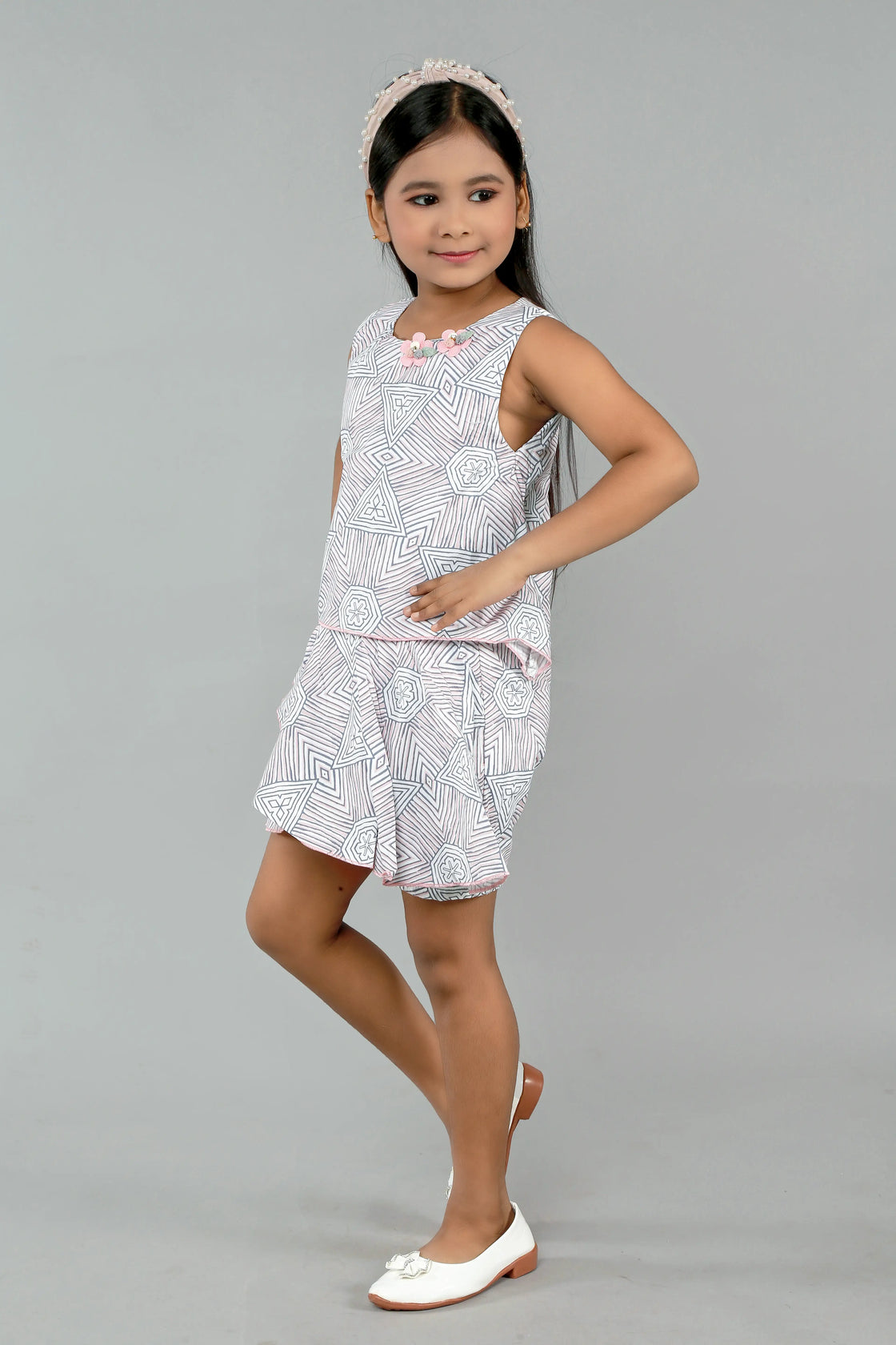 Eurynome Kidswear Girls – Geometric Romper Frock, Pure Cotton, Flowy Sleeveless All-Season Comfort, Handcrafted Neck Flower, Ages 3-6.