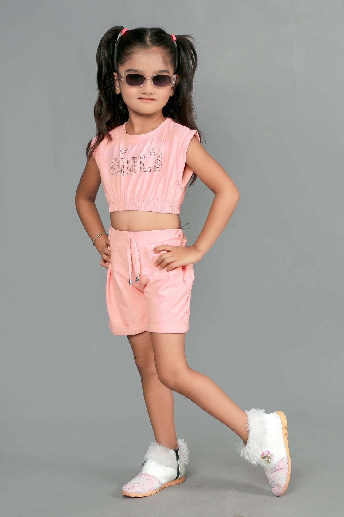 GIRLS CROP TOP AND HOT PANT