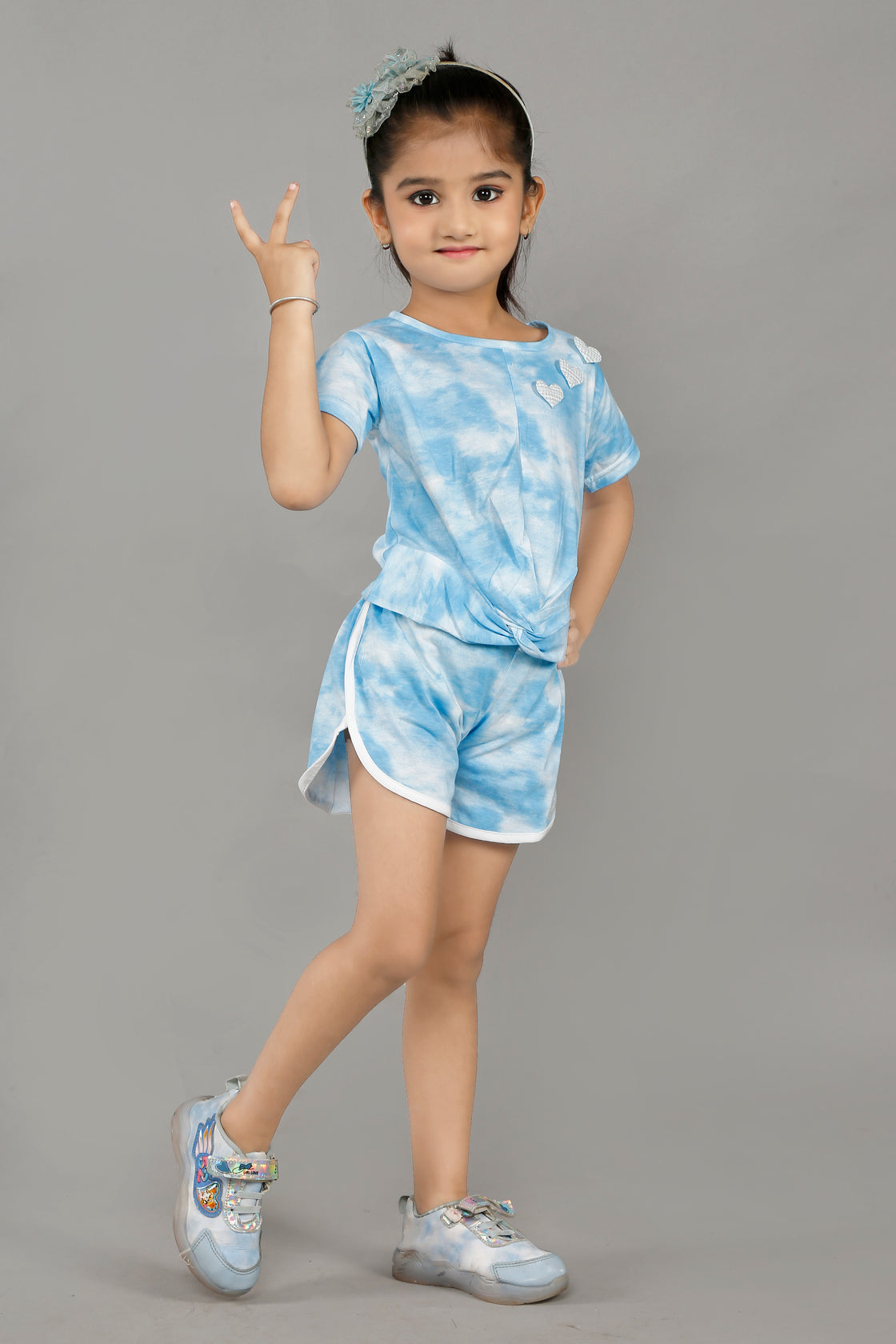HOT PANT & STYLISH LOVE TOP