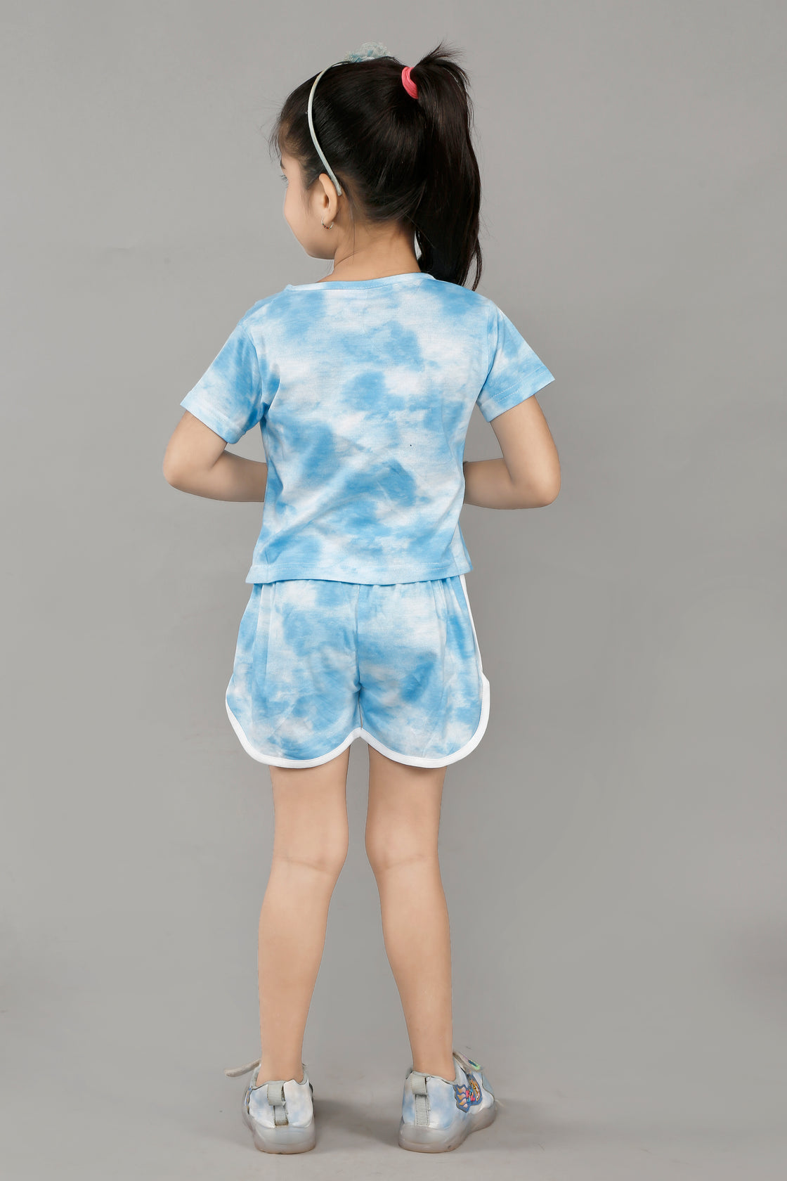 HOT PANT & STYLISH LOVE TOP