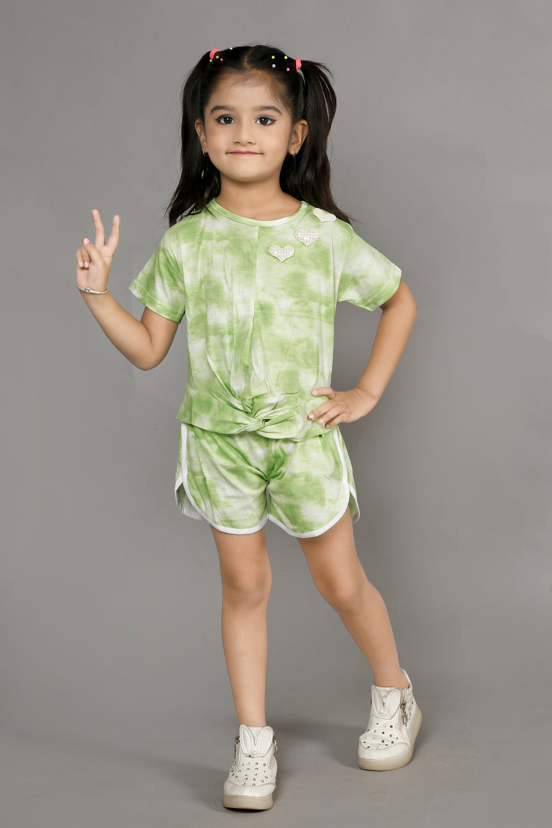 HOT PANT & STYLISH LOVE TOP