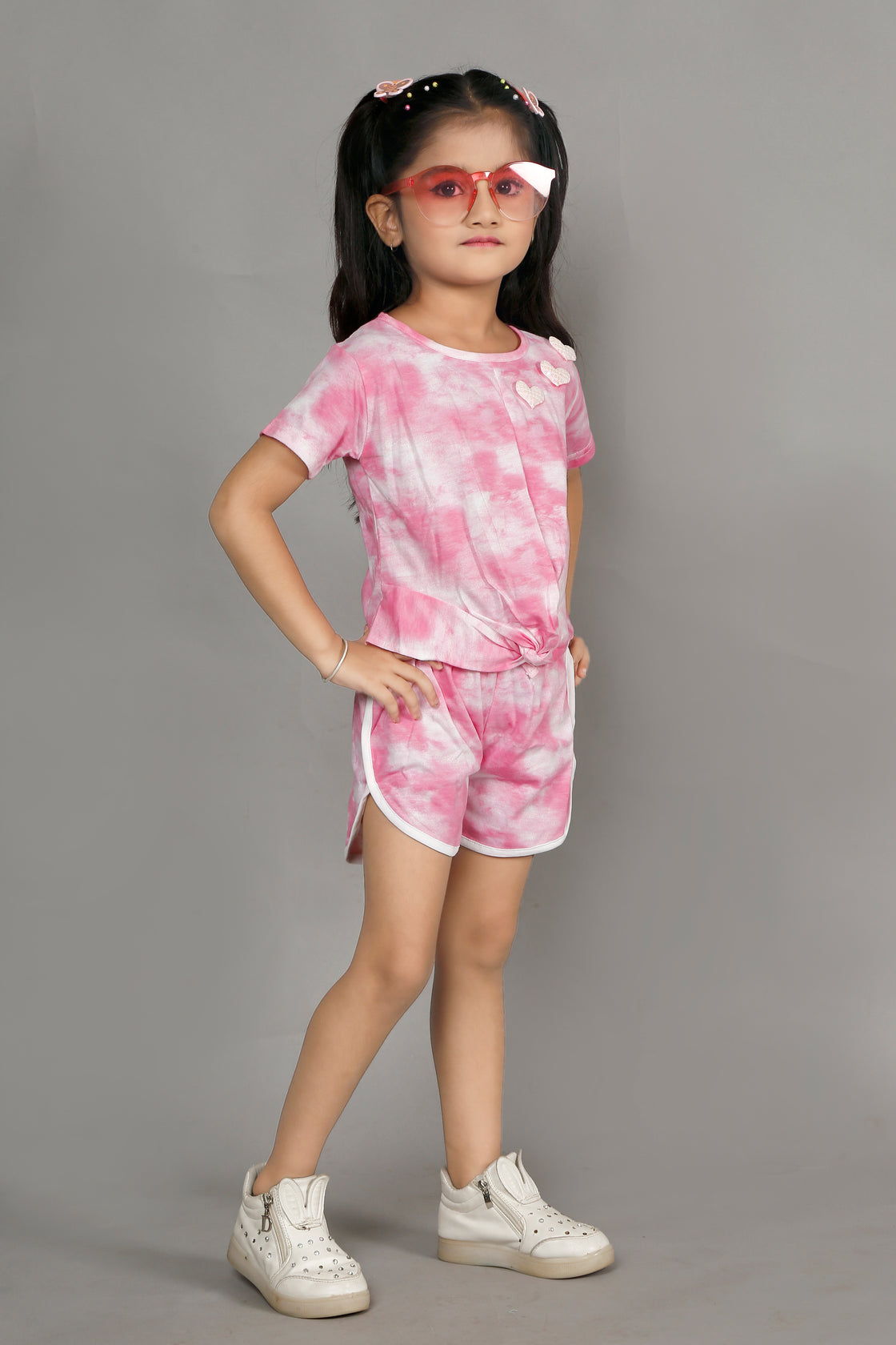 HOT PANT & STYLISH LOVE TOP