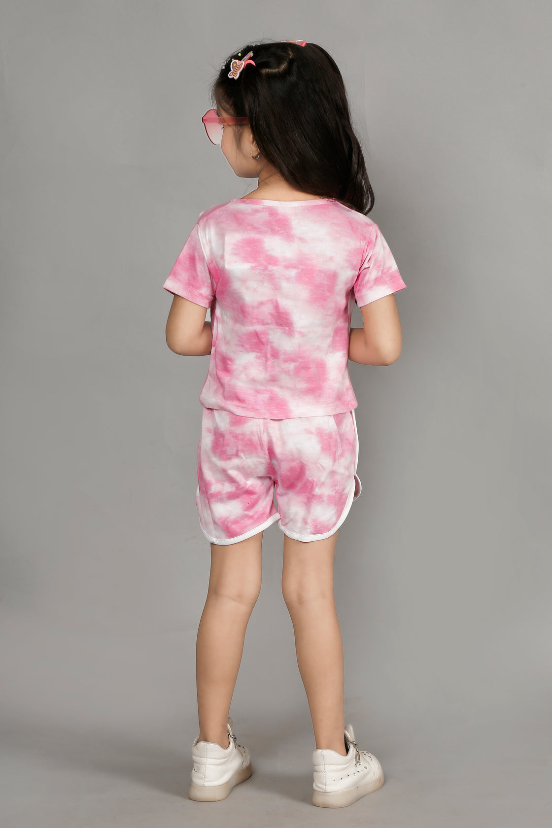 HOT PANT & STYLISH LOVE TOP