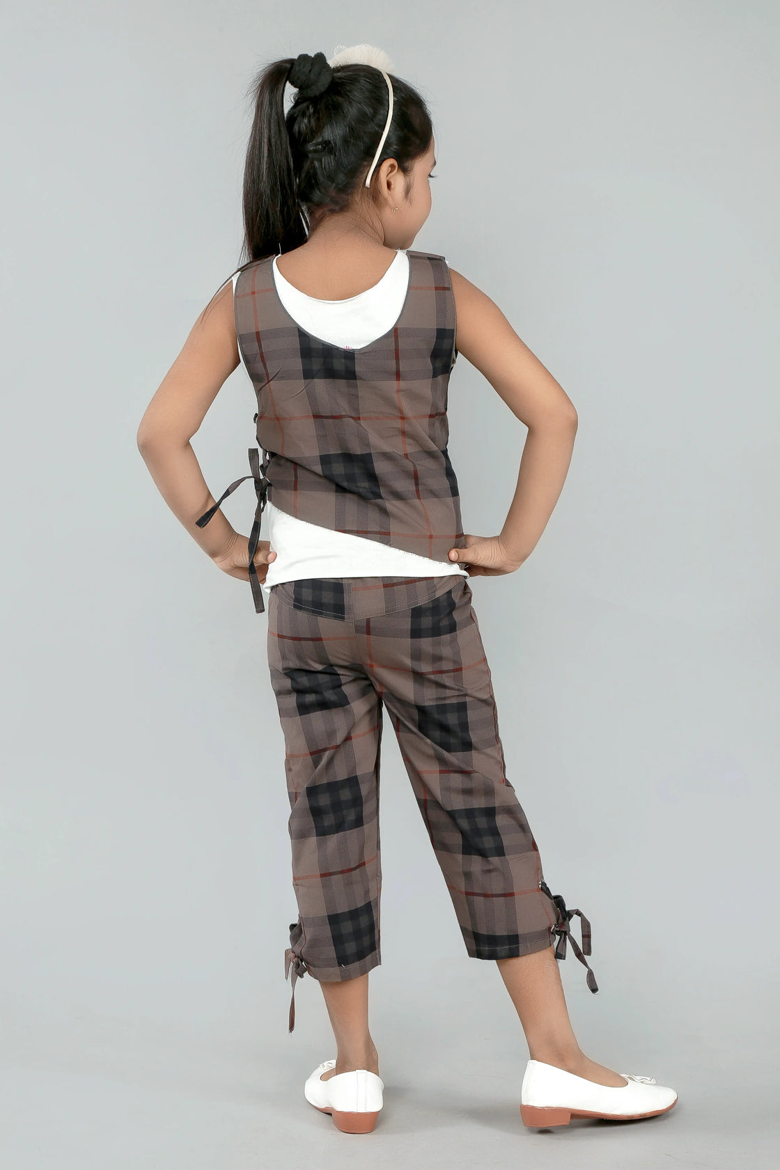 Eurynome Kidswear Girls – Cowboy Checks Pant Top Set, Tartan Sleeveless Top, Knot-Detail Capri Pants, Raw-Edged Statement, Ages 3-9.