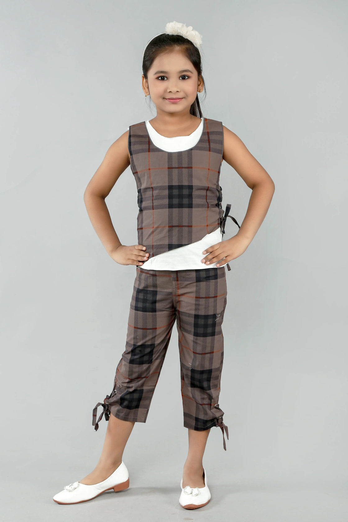 Eurynome Kidswear Girls – Cowboy Checks Pant Top Set, Tartan Sleeveless Top, Knot-Detail Capri Pants, Raw-Edged Statement, Ages 3-9.