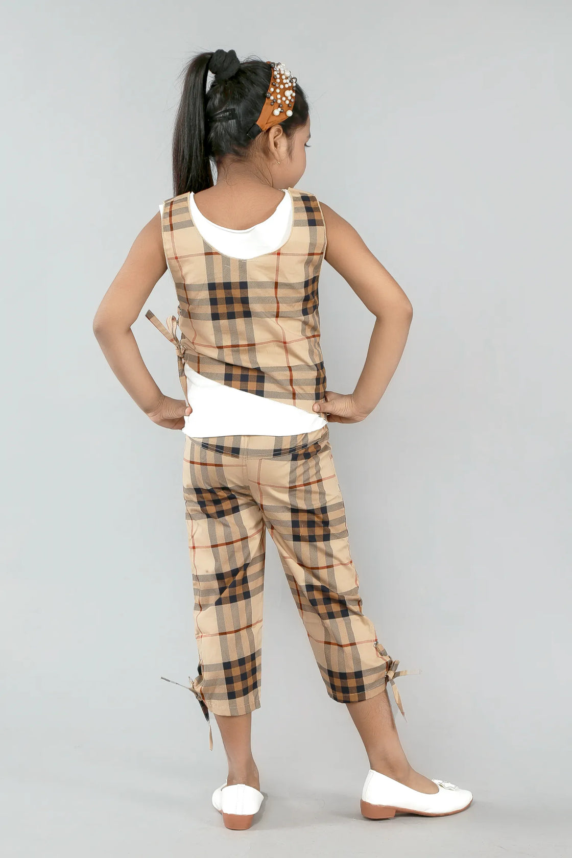 Eurynome Kidswear Girls – Cowboy Checks Pant Top Set, Tartan Sleeveless Top, Knot-Detail Capri Pants, Raw-Edged Statement, Ages 3-9.