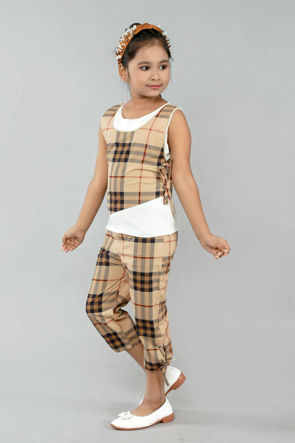 Eurynome Kidswear Girls – Cowboy Checks Pant Top Set, Tartan Sleeveless Top, Knot-Detail Capri Pants, Raw-Edged Statement, Ages 3-9.
